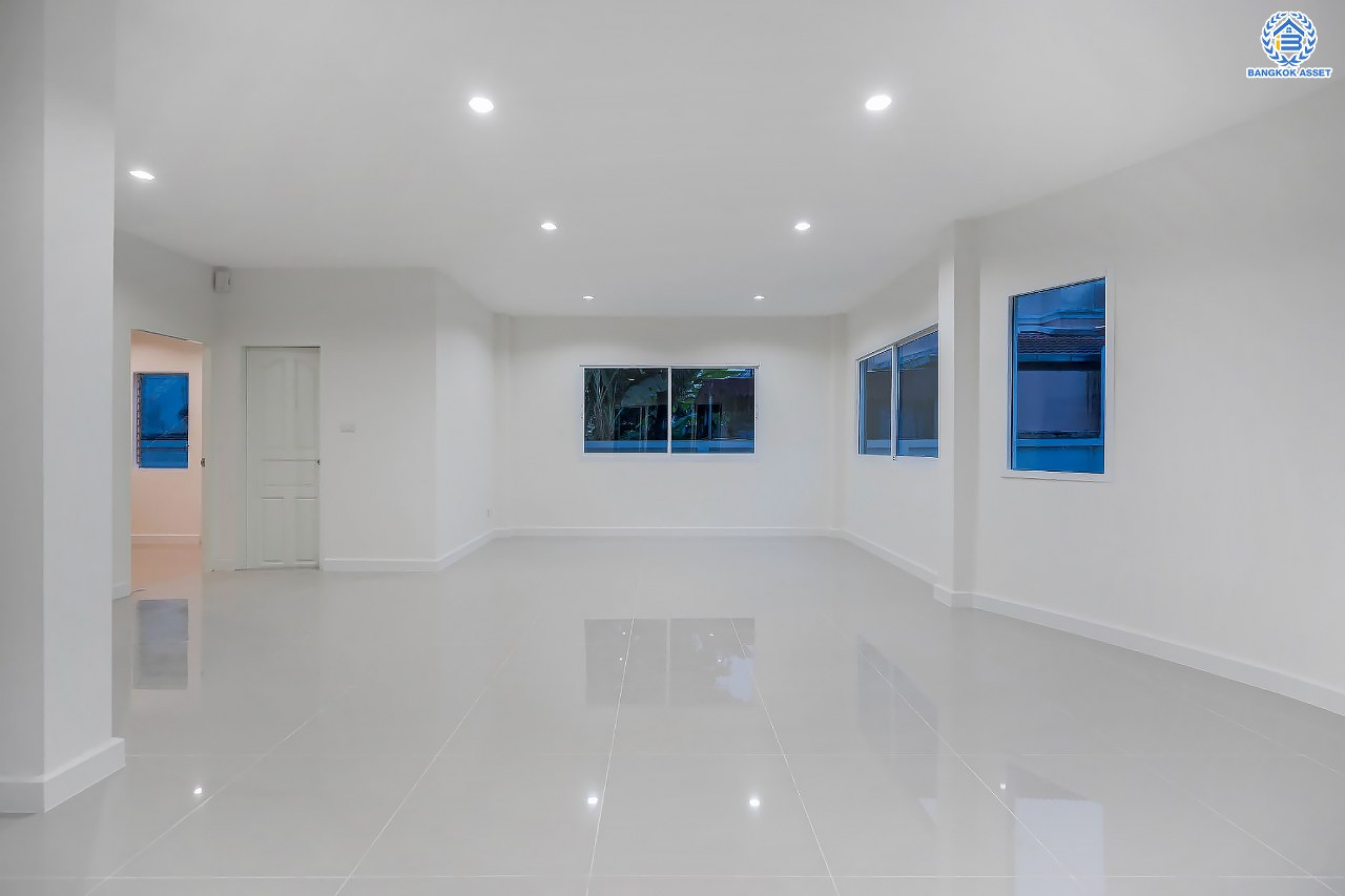 บ้านมือสองตกแต่งใหม่ แบรนด์ LH โครงการ ชัยพฤกษ์ วัดลาดปลาดุก ตอบโจทย์ทุกการอยู่อาศัย เนื้อที่ 60 ตร.ว. พื้นที่ใช้สอยมากถึง 198.96 ตร.ม. ฟังก์ชัน 3 ห้องนอน 3 ห้องน้ำ จอดรถได้ 2 คัน บนทำเลดีที่สุด! ใกล้เซ็นทรัลเวสต์เกต ทางด่วน "กาญจนาภิเษก" และรถไฟฟ้าสายสีม่วง "สถานีคลองบางไผ่"